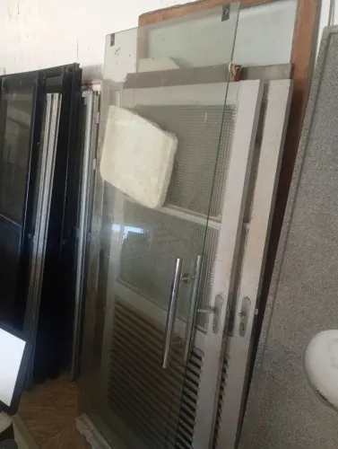 Porta de vidro de correr lagura 2m altura 2.28 valo $800 só ligar *71 ou zap