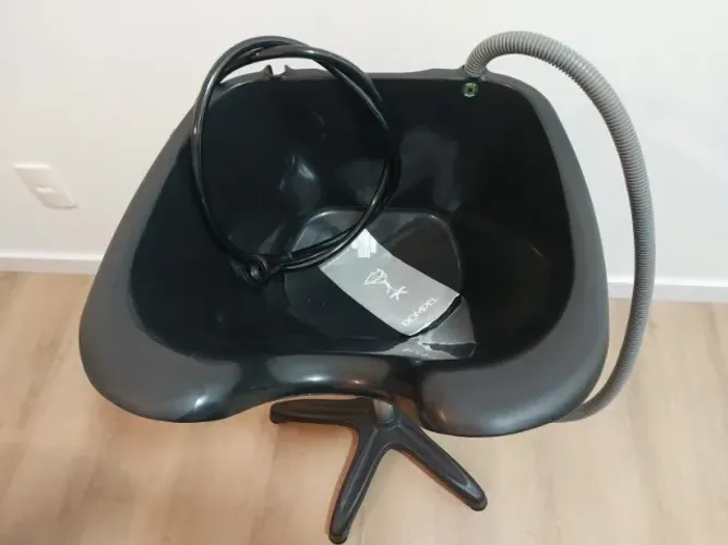 O lavatório de cabelo portátil é um equipamento prático com cuba plástica ou inflável e su