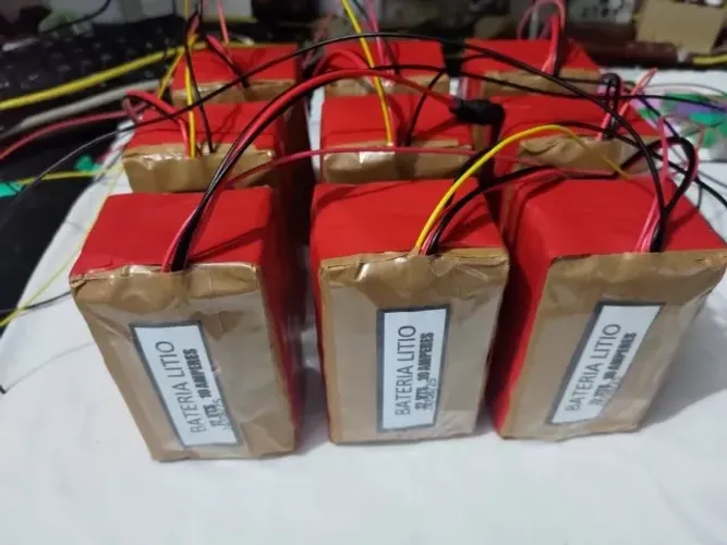 BATERIA LITIO 12 VTS COM 10 AMPERES 150CADA