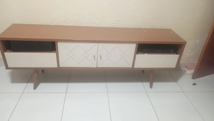 Rack para TV com design Retrô