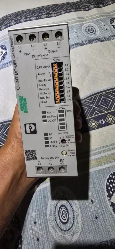 Fonte alimentação ininterrupta Phoenix Contact  modelo QUINT4-UPS/24DC/24DC/40A