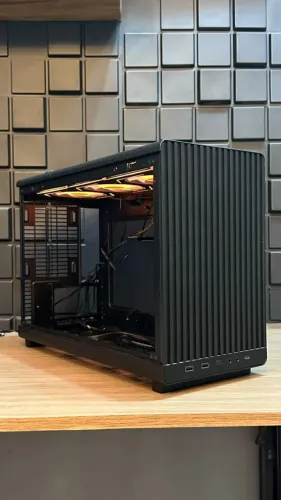Gabinete Lian Li A3 + 3 Fans Argb + Controladora