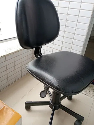 Vendo Cadeira Giratória 