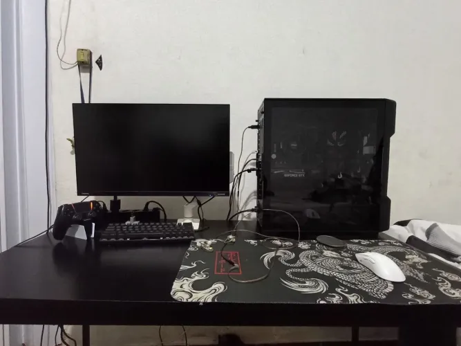Vendo computador completo e com todos os acessórios na foto