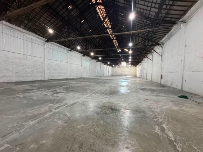 Galpão para alugar com 1950m²