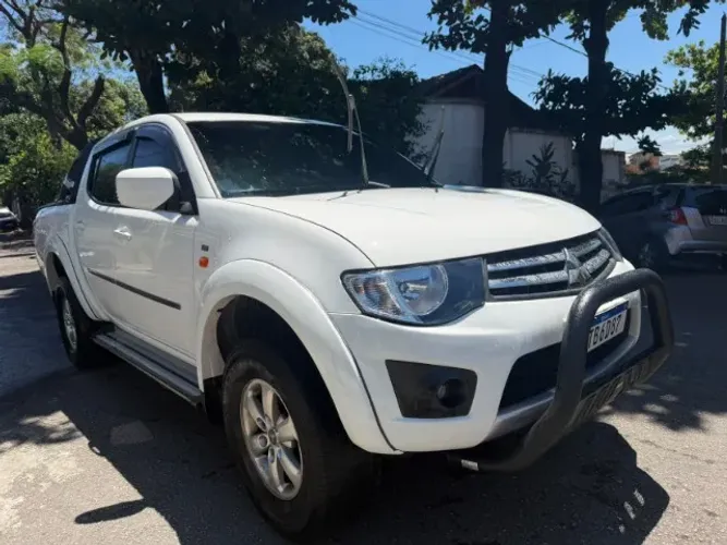 Mitsubishi L200 Triton HLS 2.4 Flex 16V CD Mec. 2016