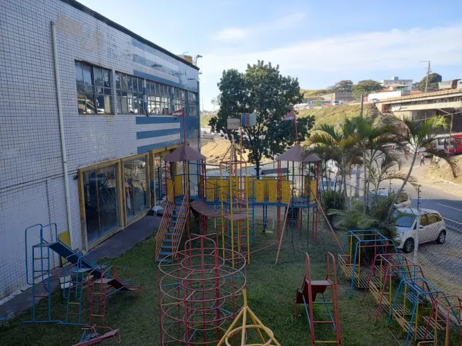 Ponto comercial/Loja/Box para aluguel possui 360 metros quadrados