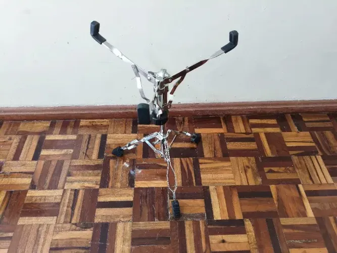 Estante de Caixa Cromada com Pés Duplos