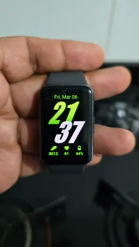 Smartband Samsung Galaxy Fit3 Grafite <br><br>Ótimo estado. Acompanha caixa<br><br>*R$190,00*