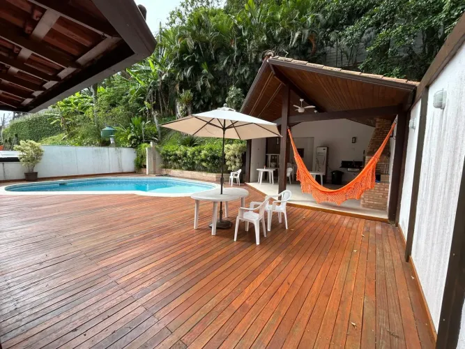 Residência de Alto Padrão em Itacoatiara com 5 quartos com 394 mt²
