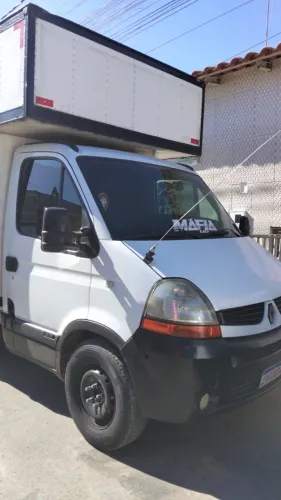 Caminhão renolt baú , valor 98 mil aceitamos propostas * ou *