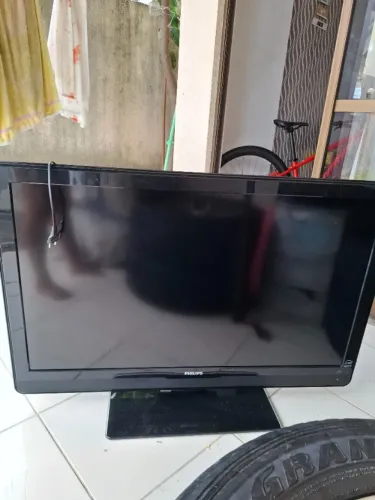 Vendo tv usada para retirada de peças