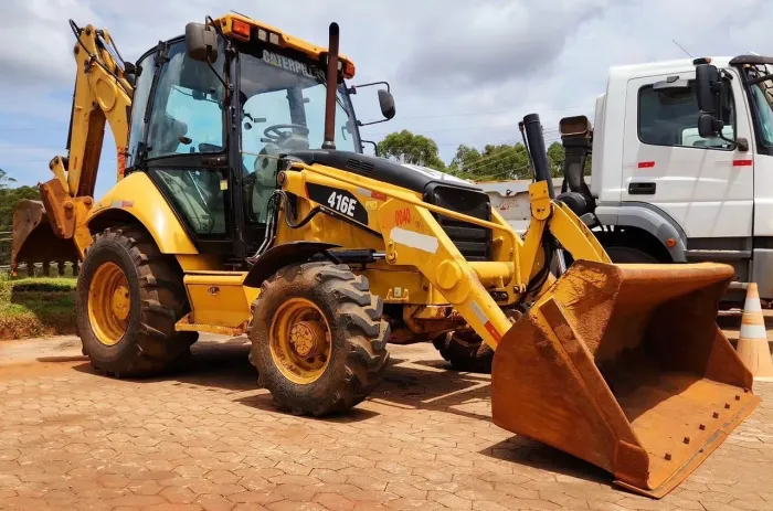 Retroescavadeira Caterpillar 416E - Entrada 10%