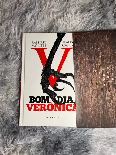 Livro Bom dia, Verônica darkside books com jacket