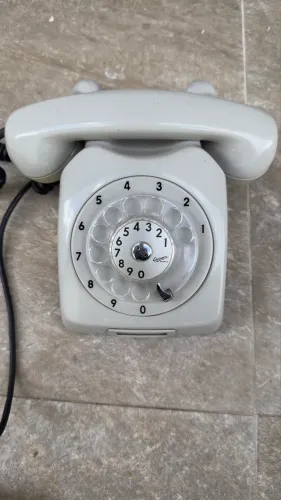 Telefone com fio antigo