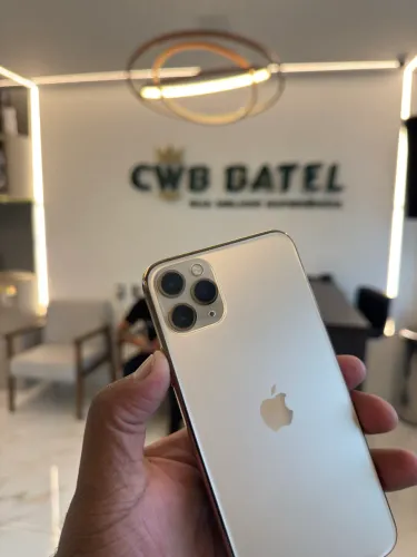 IPhone 11 Pro Max Dourado 64GB Bateria 76% - Usado 