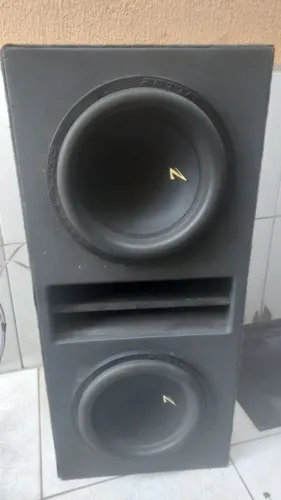 Caixa com grave zeta