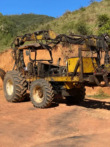 TRATOR VALTRA BM125i COM MOTOCANA E GARRA HFORT