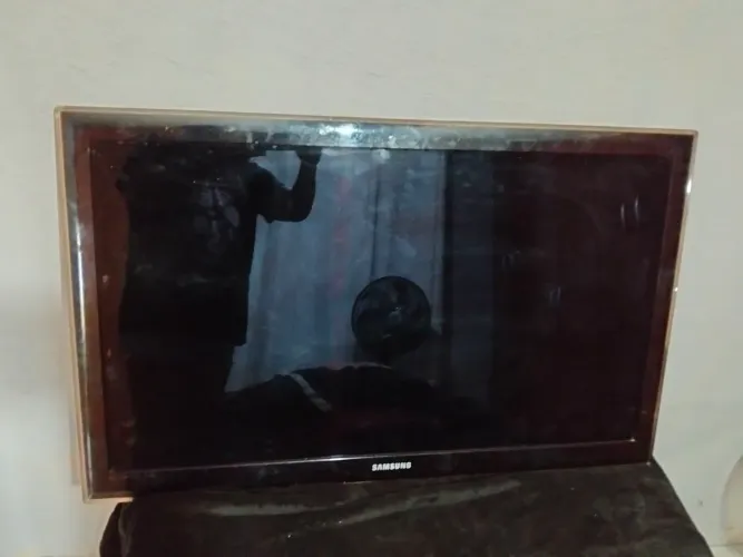 Vendo tv 40 ok Samsung funciona tudo