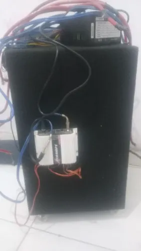 Caixa de som automotivo