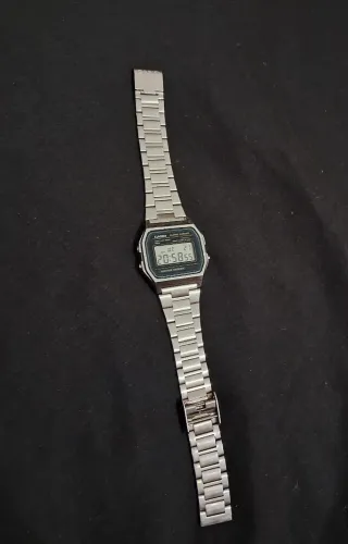Relógio Casio Original Usado, no modelo A158W Prata.