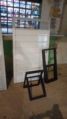 Porta portão e janelas de aluminio