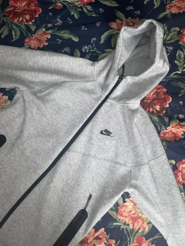Jaqueta Nike tech fleece cinza G