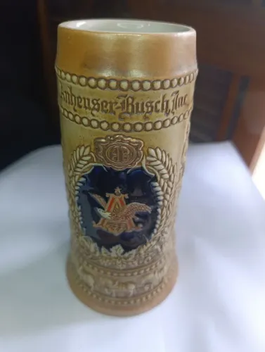 Caneca chopp ceramarte com simbolo da Anheuser- Busch 