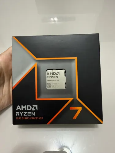 AMD Ryzen 7 9700X AM5 - Excelente Estado - 1 Ano de Uso