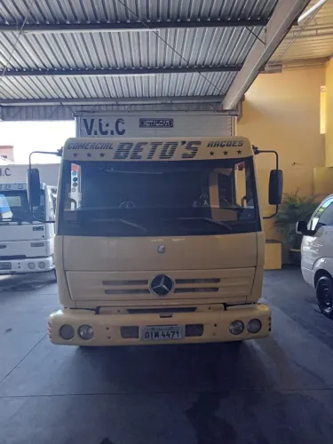Caminhão M Benz 712C - Baú super conservado 2002