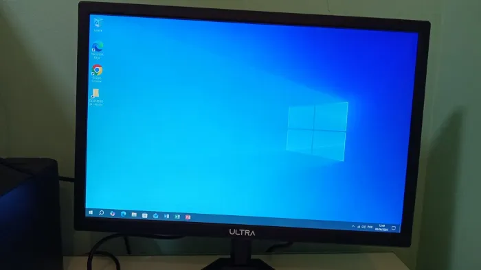 Vendo computador desktop sem teclado mais acompanha mouse