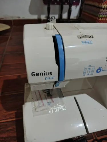 Máquina de costura Elgin Genius Plus JX-4035