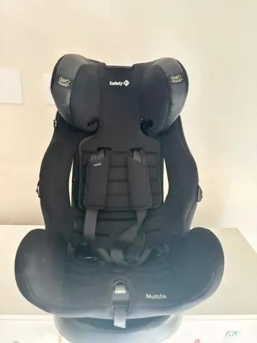 Cadeirinha Multifix Safety em bom estado de conservação!