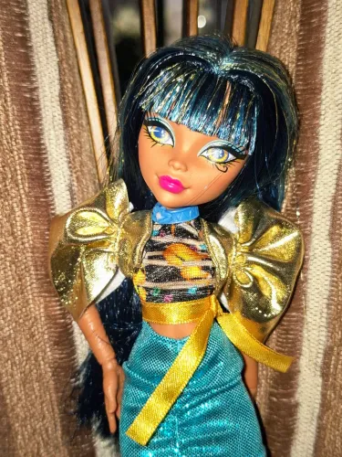 Monster high Cleo de Nile Skulltimate Secrets 