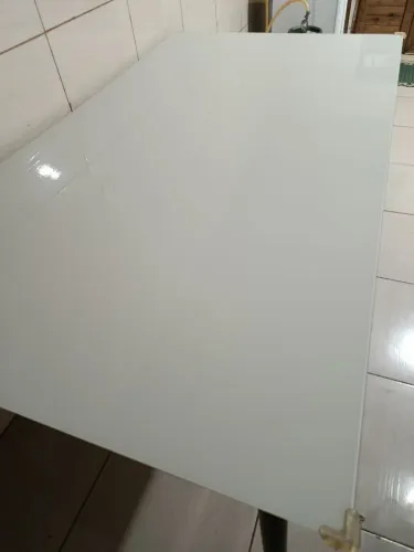 Vendo mesa de jantar de tampa de vidro