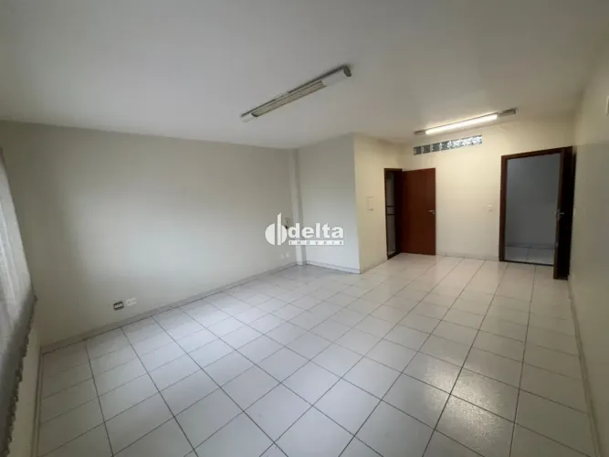 Sala disponível para locação no bairro Presidente Roosevelt em Uberlândia-MG.