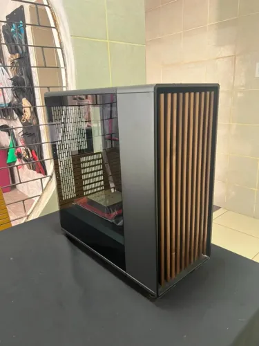Gabinete Fractal Design North Charcoal Mid Tower (Preto)