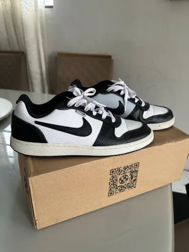 Nike ebernon low 40