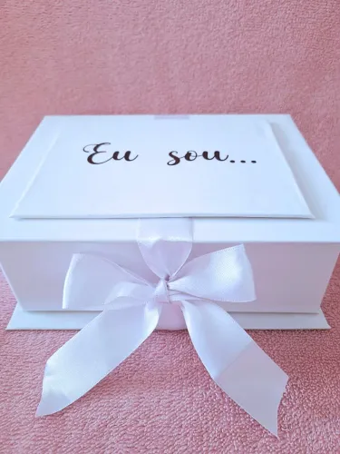 Caixa cartonada personalizada pra chá de bebê 
