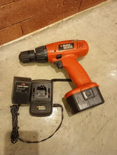 DOAÇÃO: Aparafusadeira Black & Decker