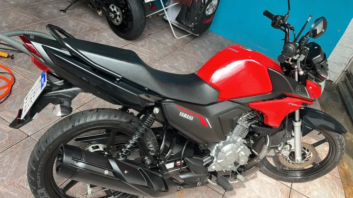Veículo para pessoas que gostam de coisas novas , moto sem detalhes !!