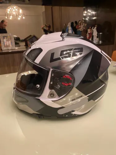 Capacete LS2 Vector 2 - Tamanho 60 - Praticamente Novo!