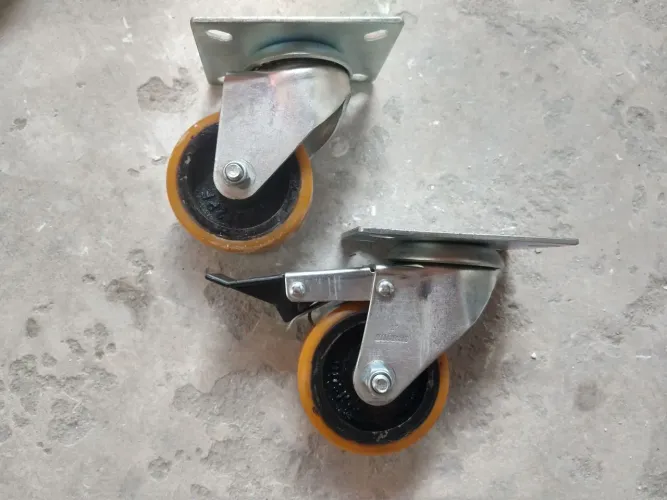 Vendo 8 roldanas poliuretano 3" sendo 4 com freio e 4 sem freio