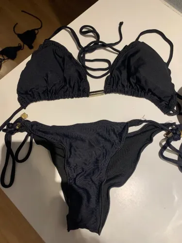 Bikini preto pré adolescente 