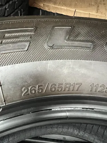 Vendo 4 pneus em estado de zero 265/65 R17 Bridgestone