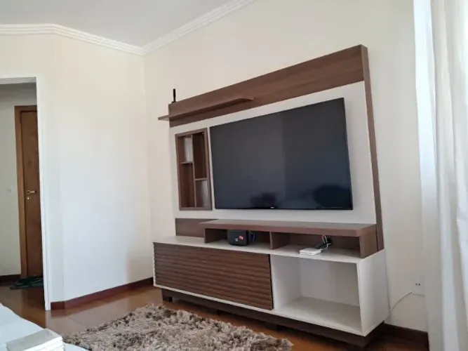 Rack de TV para sala (suporta TV até 60" )