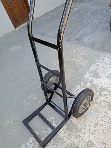 Carrinho de carga e descarga.