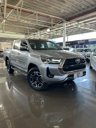 Toyota Hilux CD SRV 4X4 2.8 TDI Diesel Aut. 2025