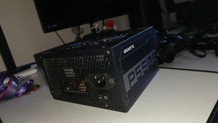 Fonte 550w gigabyte