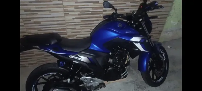 Yamaha FZ25 2021 em perfeito estado